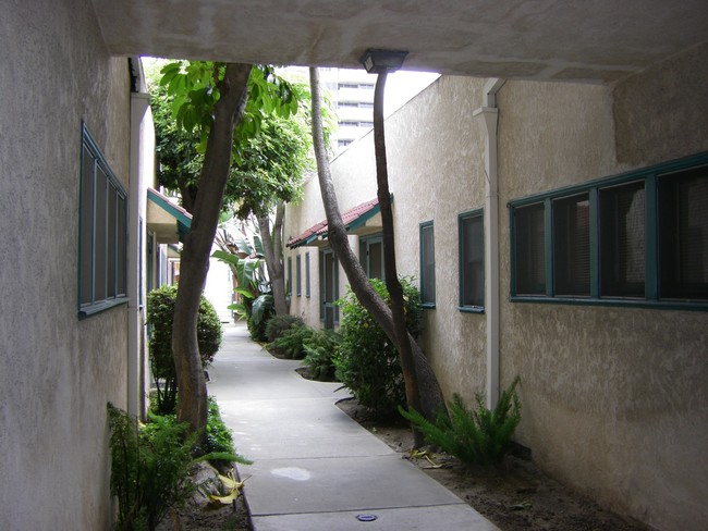 Building Photo - Bixby Court Apartments