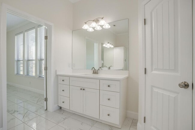 Building Photo - Amazing 5 Bed, 3 Bath New Build- Beautiful...