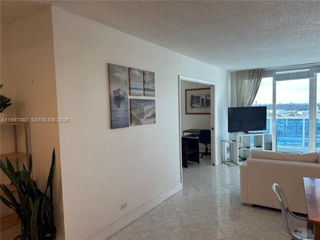 Building Photo - 2301 Collins Ave