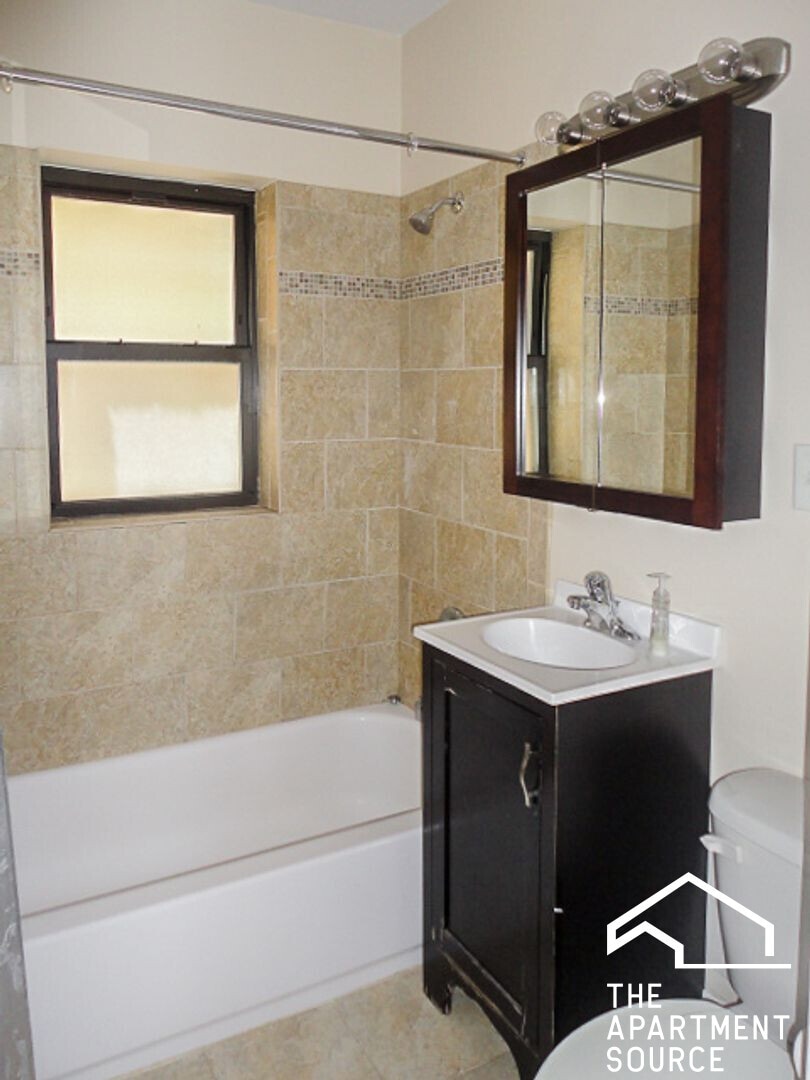 Building Photo - 518 W Cornelia Ave