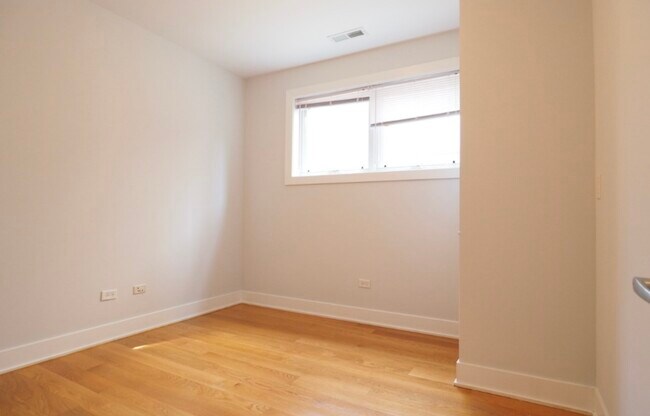 Building Photo - 1263 N Honore St