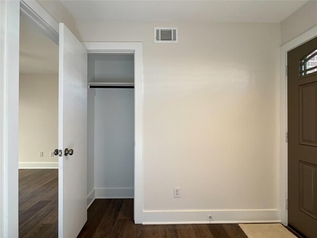 Building Photo - 5899 Fairdale Ln