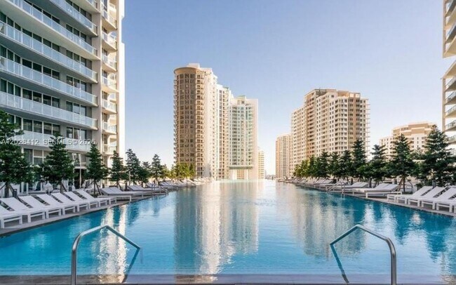 Building Photo - 475 Brickell Ave