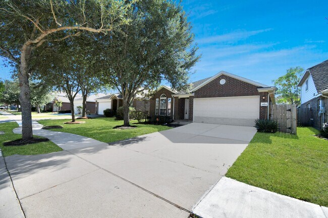 Building Photo - 19931 Roycroft Ln