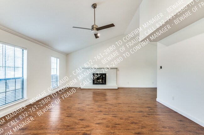 Building Photo - 3924 Coronado Dr