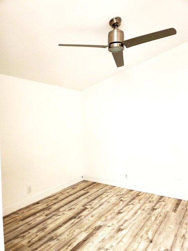 Building Photo - 14576 Sunset Pine Dr