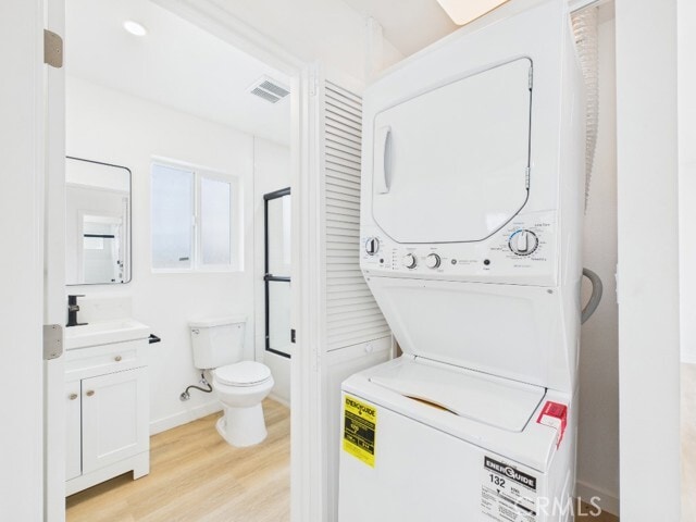 Building Photo - 748 Newport Ave