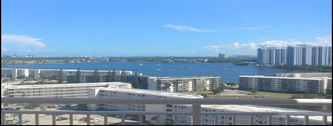 Building Photo - 18011 Biscayne Blvd