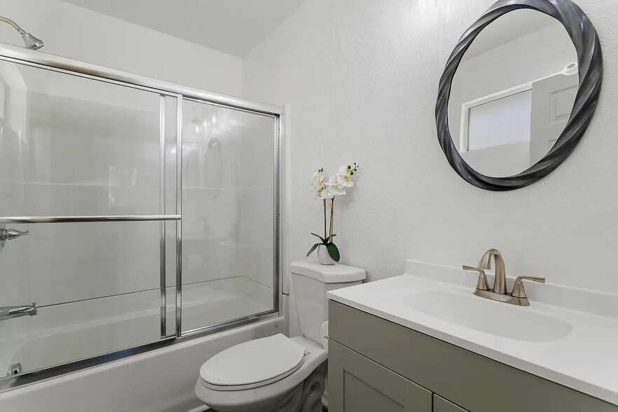 Building Photo - 39220 San Francisquito Canyon Rd