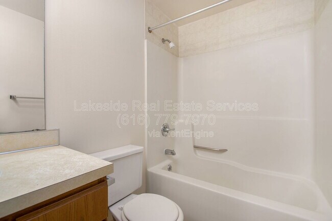 Building Photo - 2940 Earle Ave SW