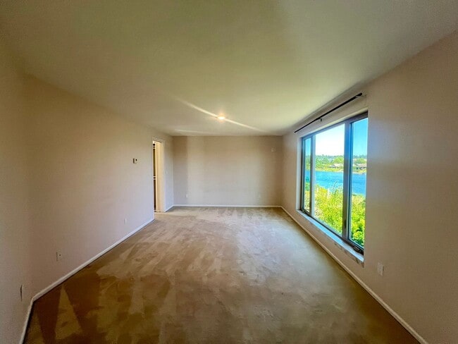 Building Photo - 5 Bedroom in Gated Birch Bay Community!