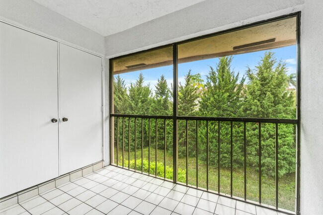 Building Photo - 5151 W Club Cir