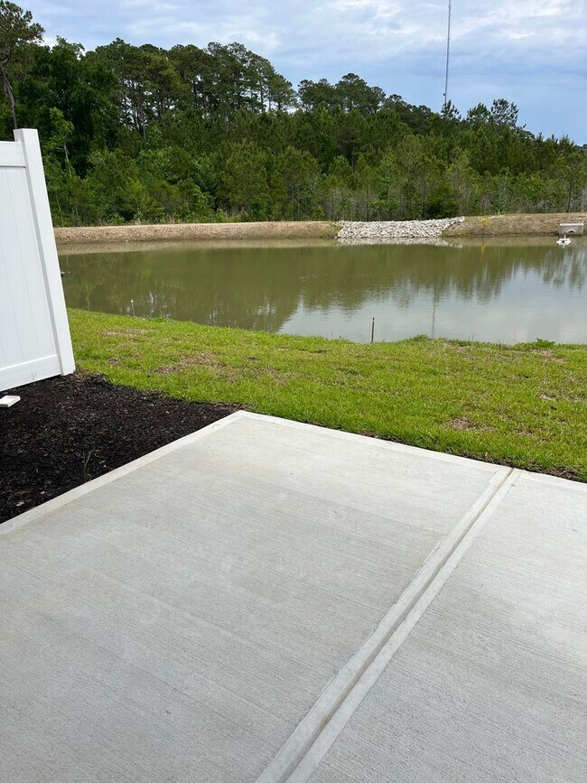Building Photo - Brand New Townhome