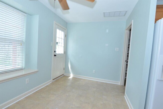 Building Photo - 115 Teasley