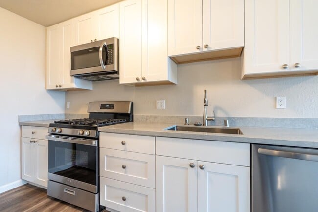 Building Photo - 556 Heathcliff Dr