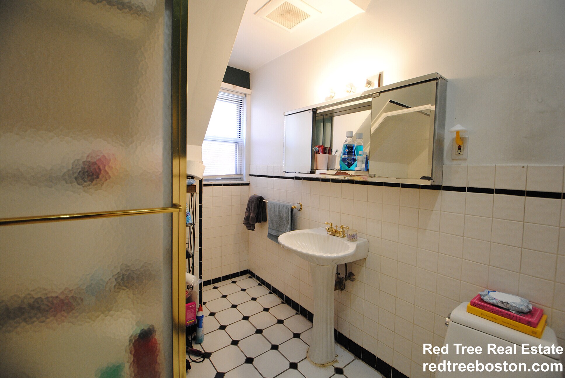 Building Photo - 1678 Beacon St