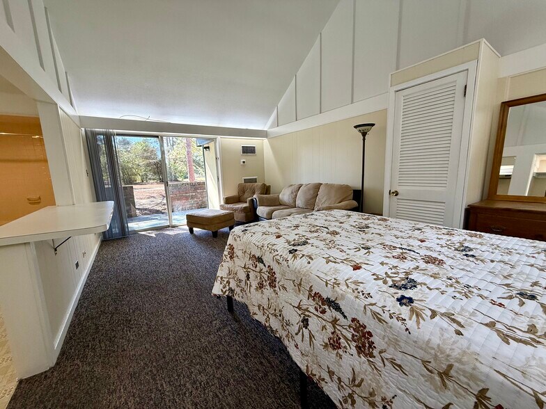 Building Photo - 130 Fairway Ave