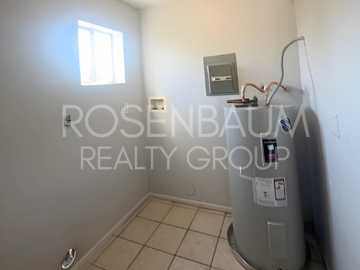 Building Photo - 555 W Rio Salado Pkwy