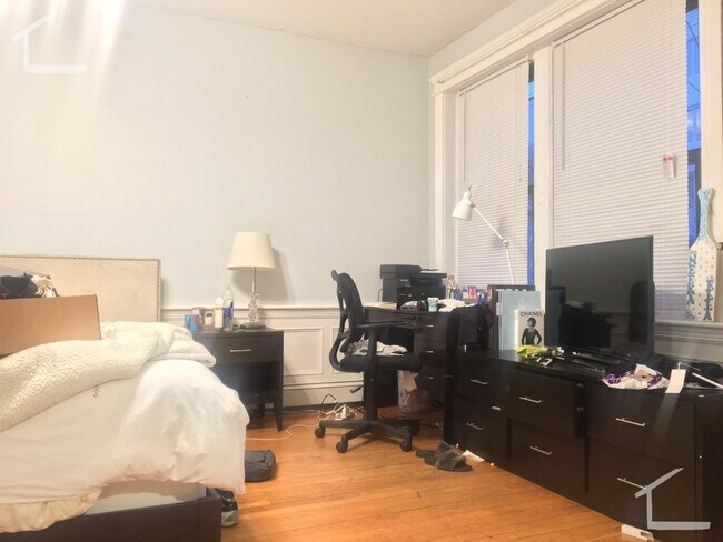 Building Photo - 215 Saint Paul St