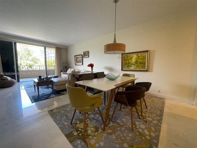 Primary Photo - 251 Crandon Blvd