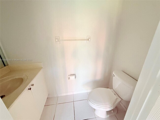 Building Photo - 656 SW 11th St