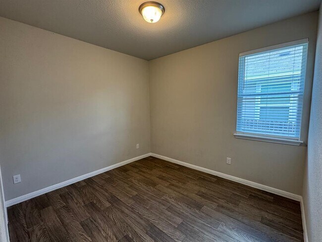 Building Photo - 209 Pitchfork Dr