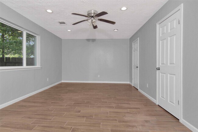 Building Photo - 12811 Golden Tee Ln