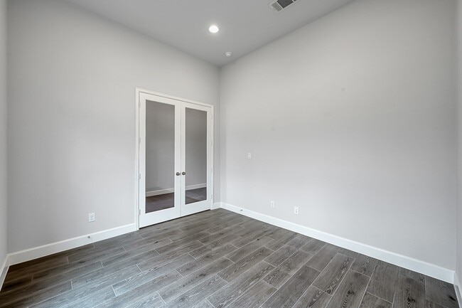 Building Photo - 8431 Willow Whisper Ln