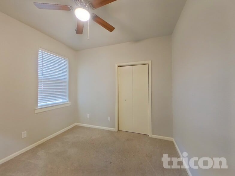 Building Photo - 624 Nora Ln