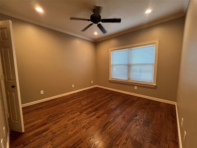 Building Photo - 1014 Roxella St