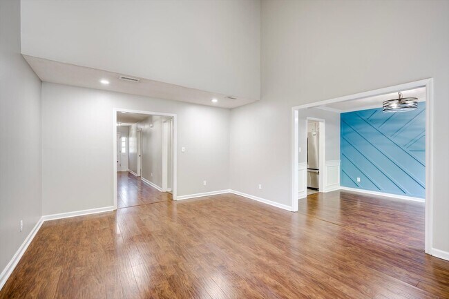 Building Photo - 1054 Hickman Rd