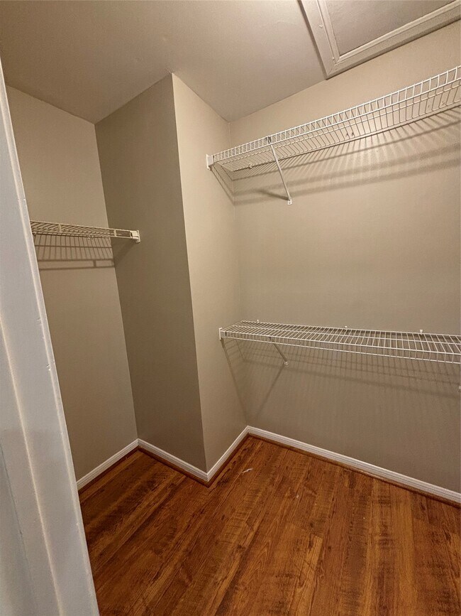 Building Photo - 12755 Mill Ridge Dr