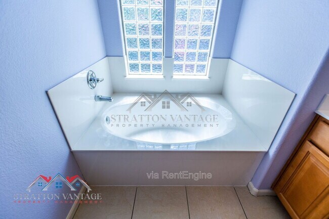 Building Photo - 13562 W Cypress St