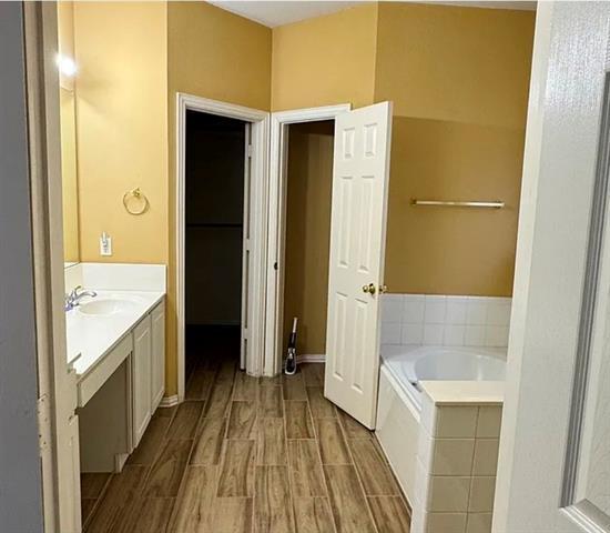 Building Photo - 5013 Goldenrod Dr