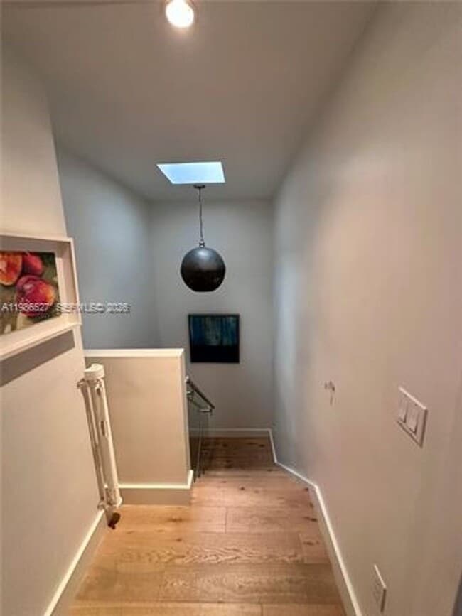 Building Photo - 166 Harbor Dr