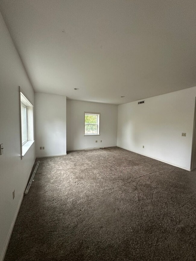 Building Photo - Newly renovated Two-bedroom apartment in A...