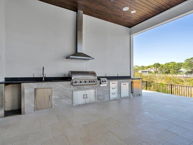 Building Photo - 330 Kelly Plantation Dr