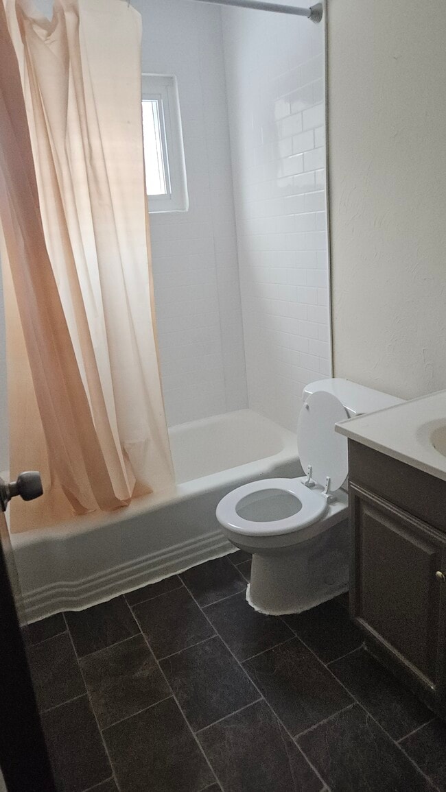 Building Photo - 209 Dalepark Dr