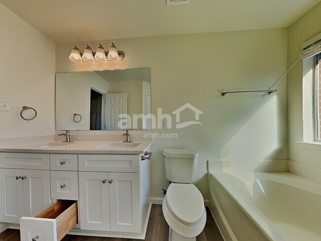 Building Photo - 7505 Fossil Lake Dr