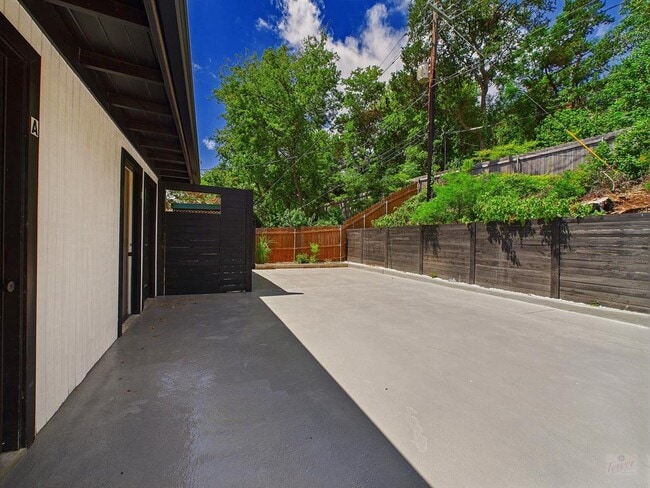 Building Photo - 6108 Shadow Valley Dr