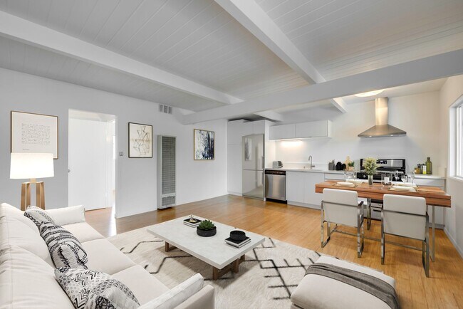 Building Photo - Newly Renovated 1 and 2 Bedroom apartments