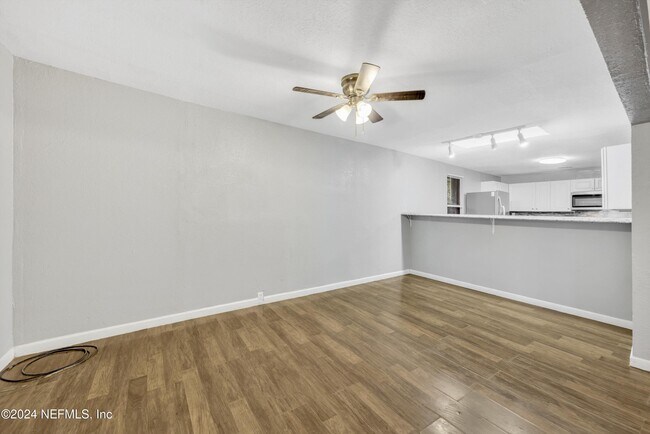 Building Photo - 1722 W 30th St