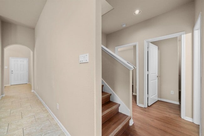 Building Photo - 25426 Saddlebrook Champion Way