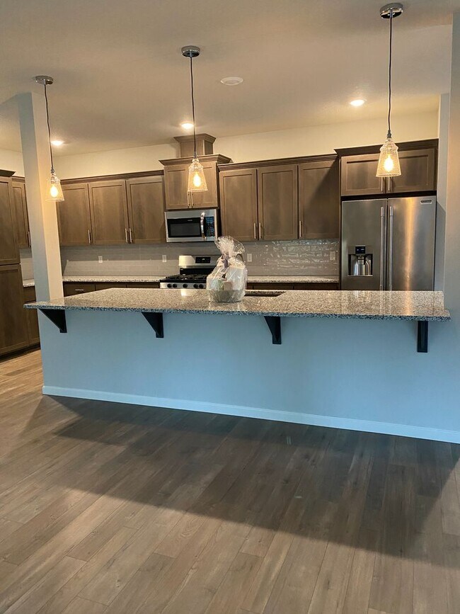 Building Photo - AVAILABLE NOW!!! 4BD/3BA - Pet friendly + Fenced Yard & Washer/Dryer Included - Great South Locat...