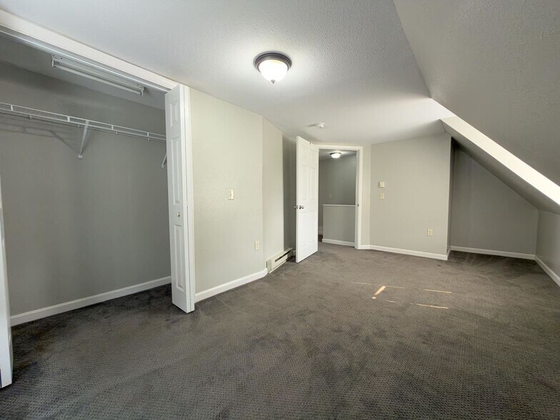 Building Photo - 31-33-33 Saranac St