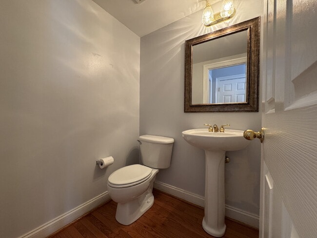 Building Photo - Spacious Elegance in Gated Piedmont!