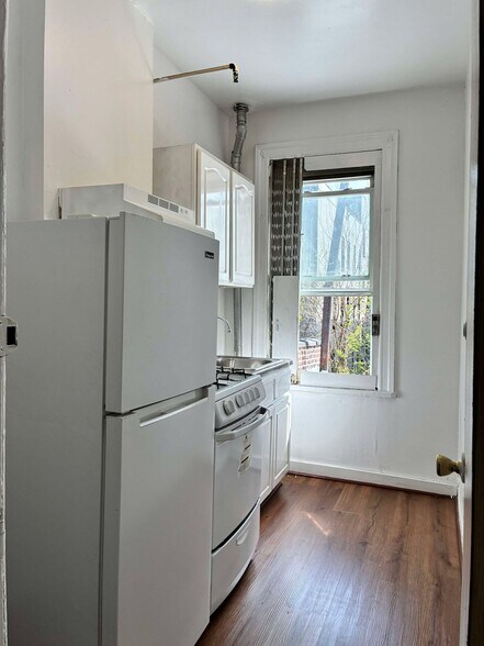Building Photo - 556 W 161st St