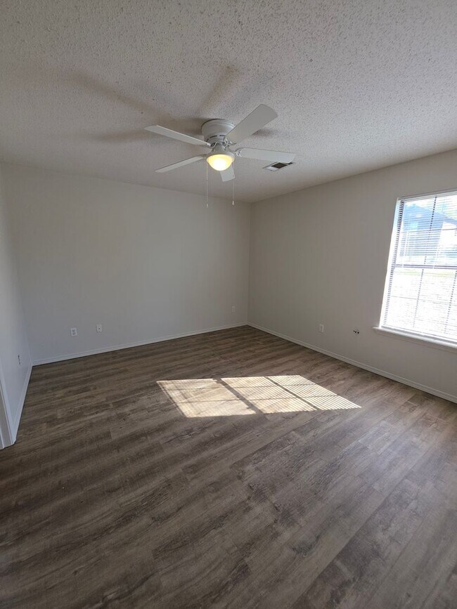 Building Photo - 817-825 West 12th St.