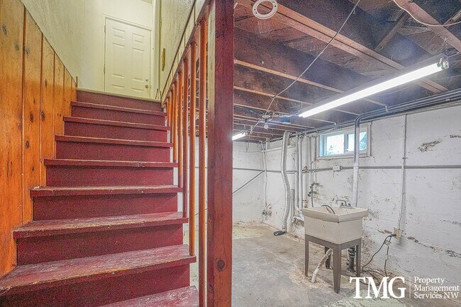 Building Photo - Adorable 3BD Home with Tons of Vintage Charm!