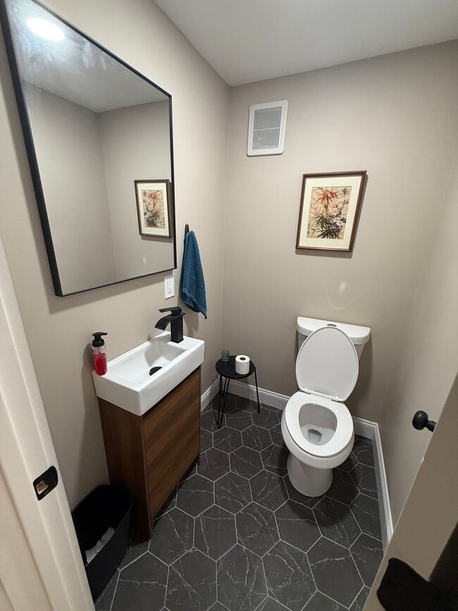 Building Photo - Available Newly Renovated 2 Bedroom and 1.5 Bath in Manlius